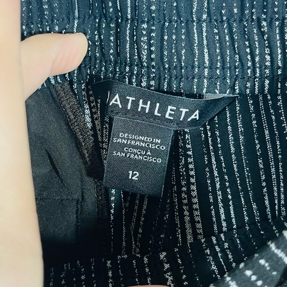ATHLETA Arrival Shorts Black Ampara Stripe Elastic Waist Shorts - Size 12 - Picture 7 of 8